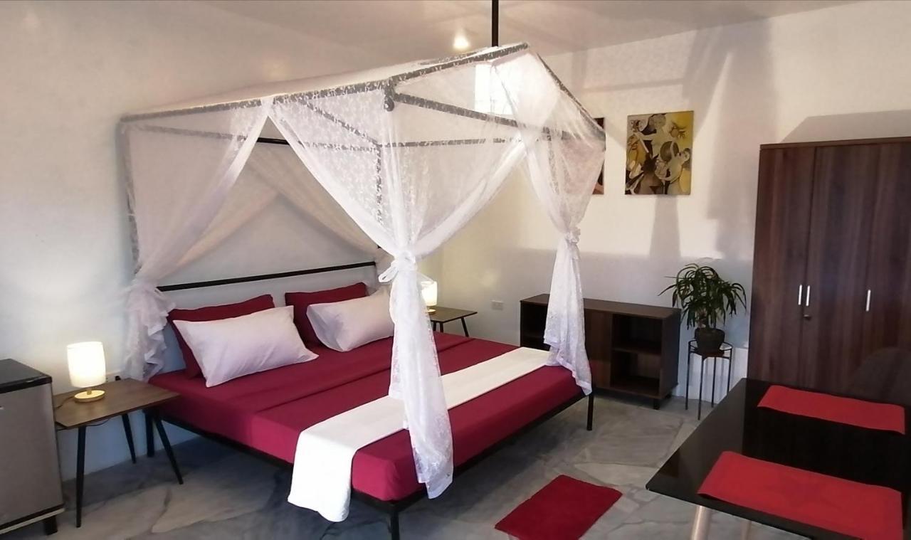 Lonos Circle Private Garden Bed & Breakfast Romblon Exterior foto