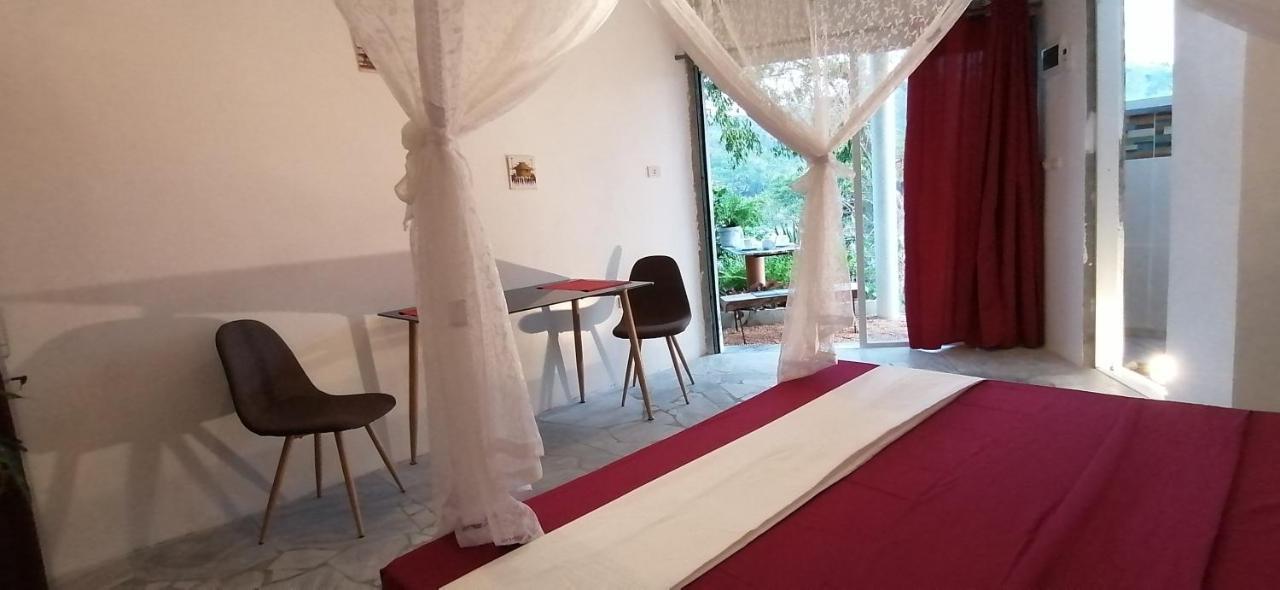 Lonos Circle Private Garden Bed & Breakfast Romblon Exterior foto